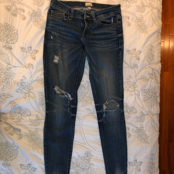 a nice pair of distressed skinny jeans - Picture 1 of 5